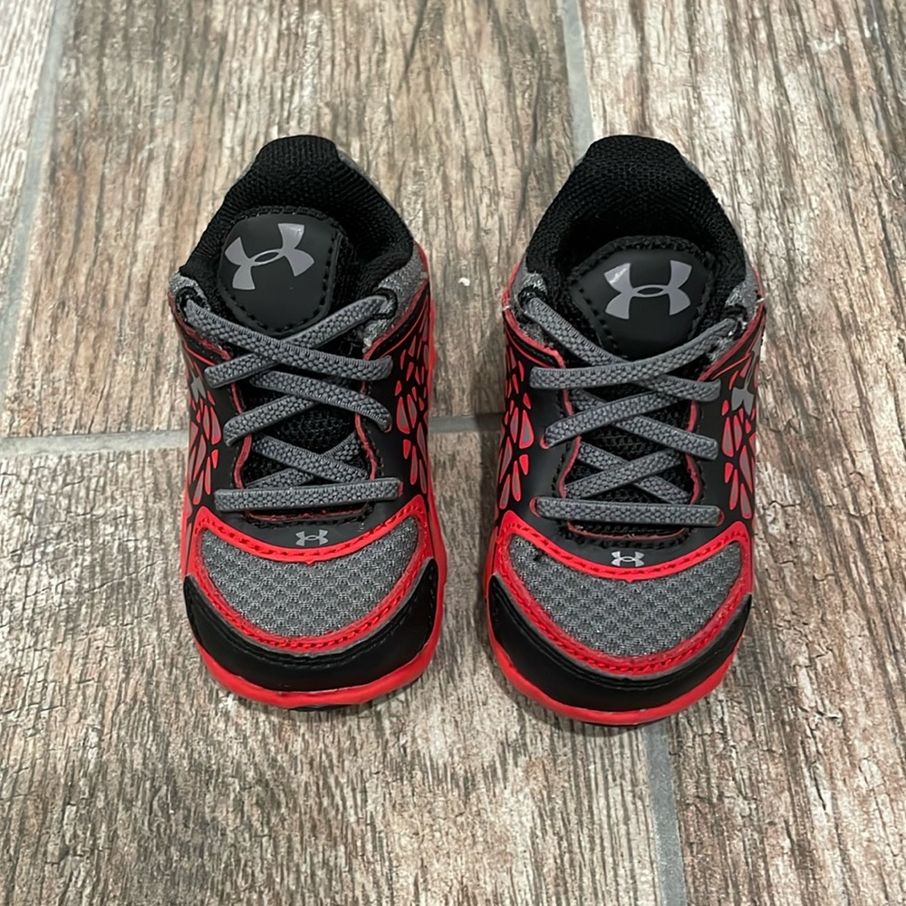 Under Armour tennis shoes
